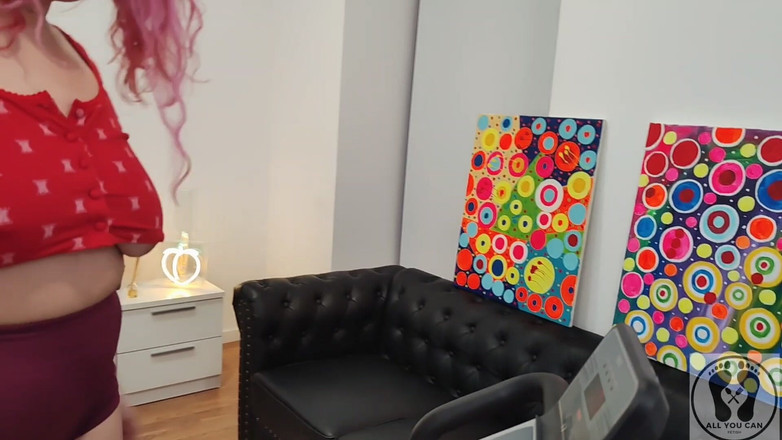 All You Can Fetish: Cinta, gordita exersices cortas en medias y gran culo