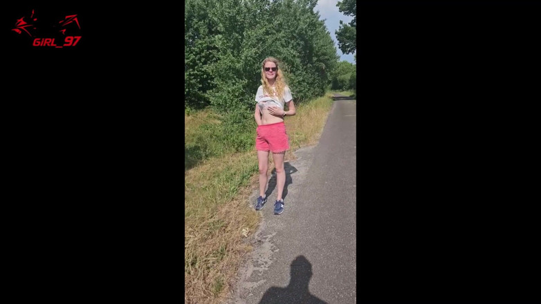 Bikergirl_97: 거대한 얼굴로 들판에서 발정난 야외 섹스