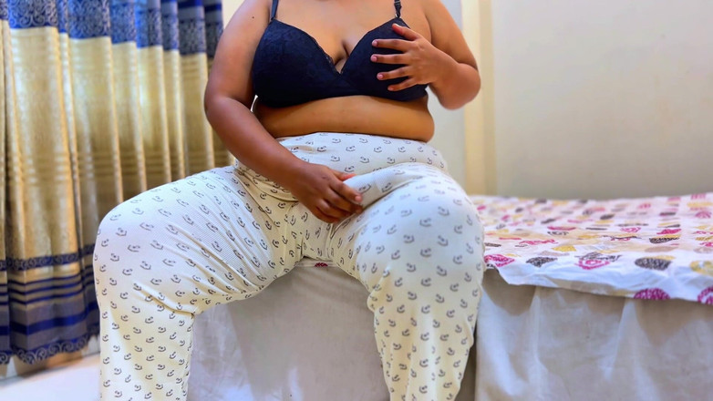 Aria Mia: Gorąca macocha z dużym grubym kutasem masturbuje się pasierba - Od...