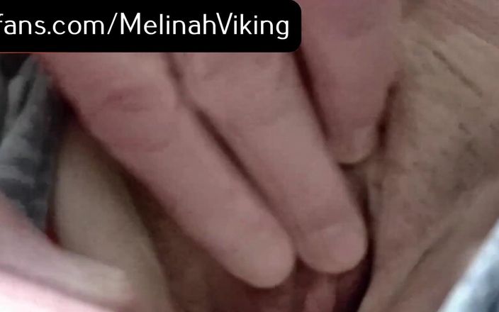 Melinah Viking: कुकी डिग्गलर मेलिनाविकिंग लाइव किटी
