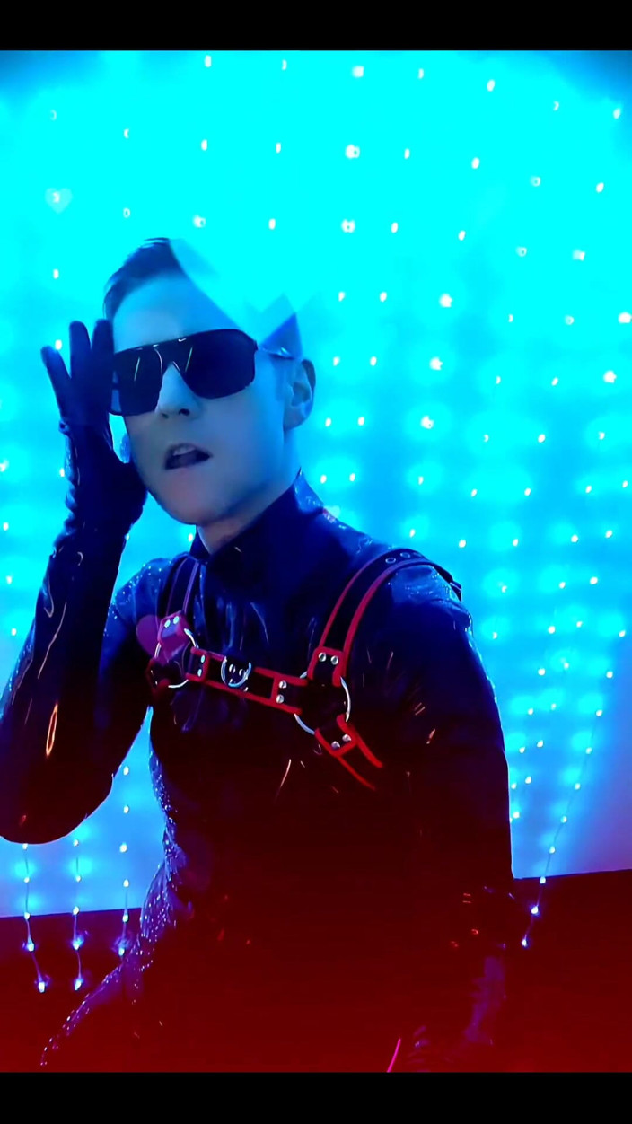 Roman Heart: Vide clip outtake cho reellatexrubberblackstyle mới của tôi