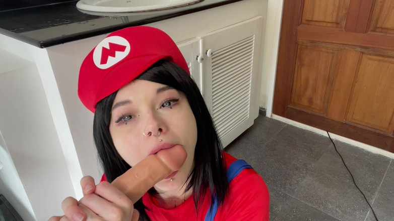 Karneli Bandi: Miss Mario Dildos Rough Fuck and Creampie
