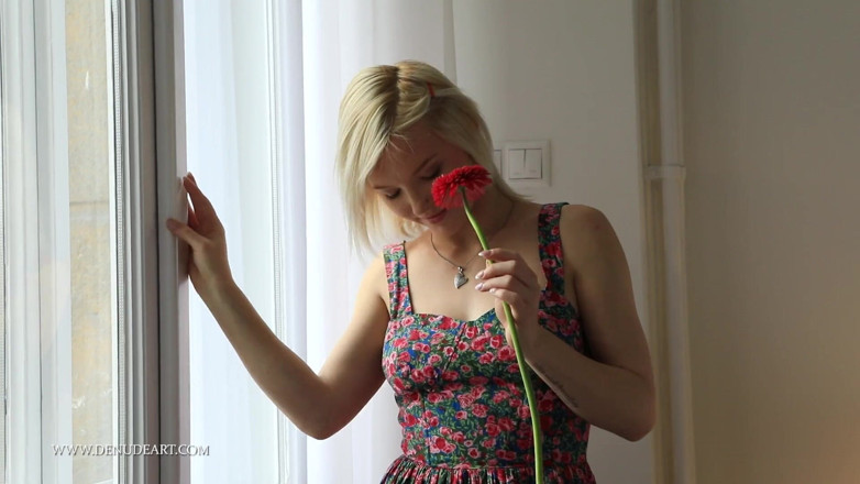Denudeart: Zizie in red flower