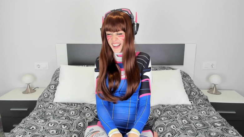 Candystart Videos: 코스프레 Dva JOI와 스페