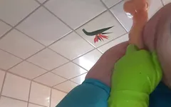 Rider min enorma dildo tills jag cum