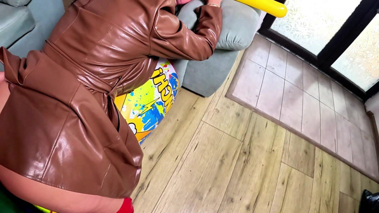 MilfyCalla: Dominująca skóra MILF nadmuchiwany smash fetysz. Giant Hammer, Doggy, Cum...