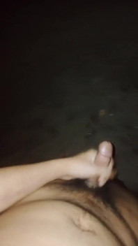 กำลังรอพ่อเลี้ยงในความมืด เงี่ยนแตกคาหน้าถนน!
