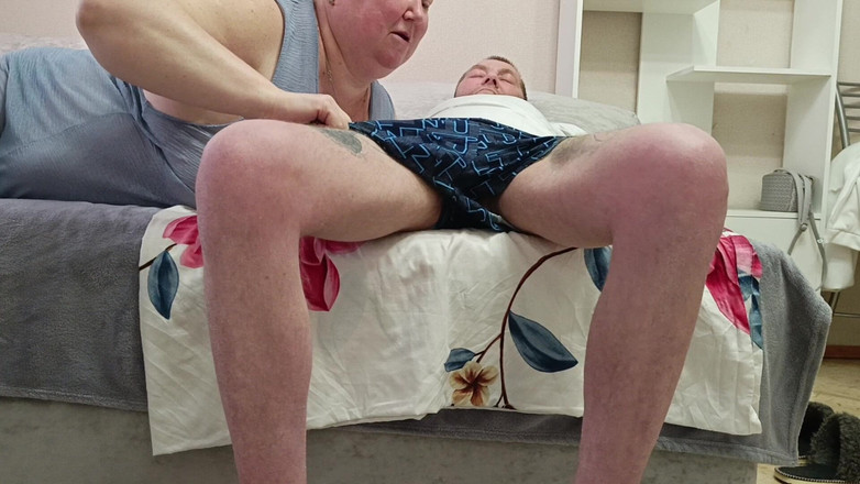 Zona901: Üvey anne ateşli kalın döllerin tadını çıkarmak için sakso çekiyor