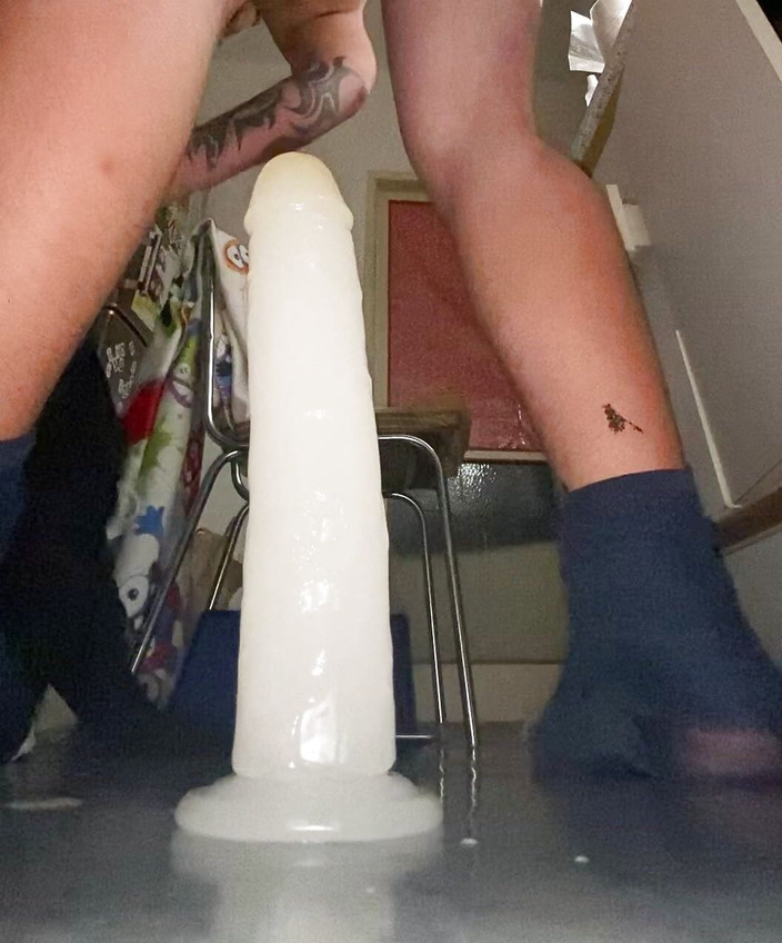 Sweethole: बहिन फेमबॉय गुदा डिल्डो रात की सवारी