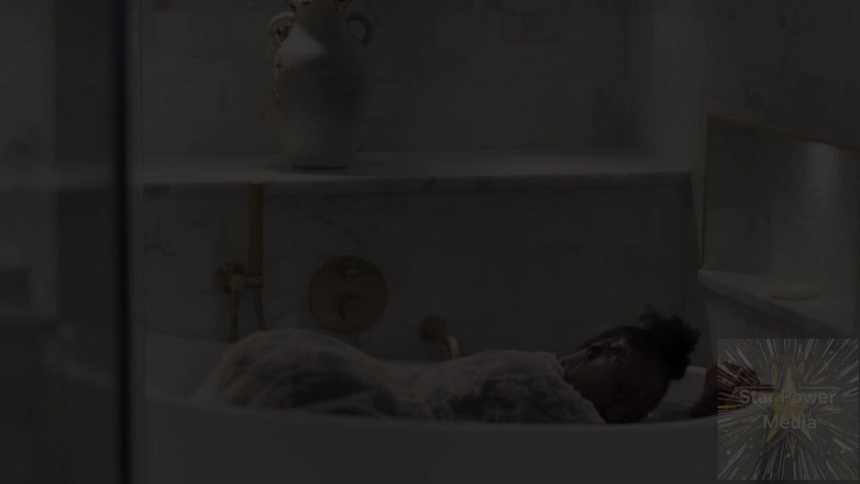 Star Power Media: Sultry Soak: giana si cewek nakal lagi mandi sambil menggoda