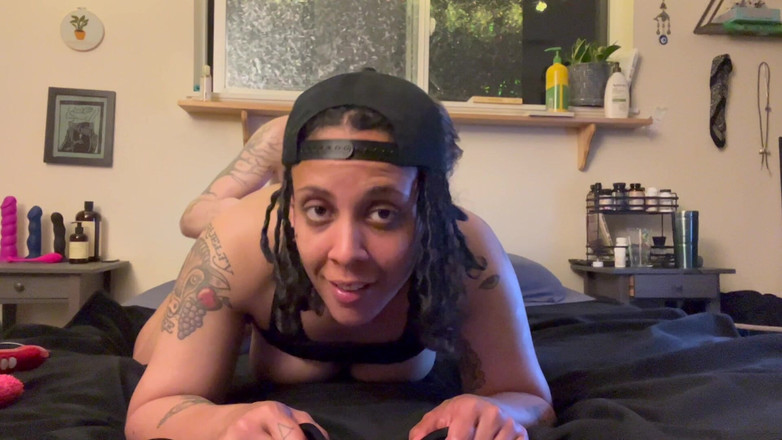 EnbyDykes: VEDERE LA PERSOANA 1: Futându-mi pizda roșcată în curul mare al iubitei...