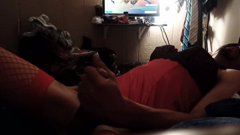 Wicked studios: 赤いランジェリーの女装者