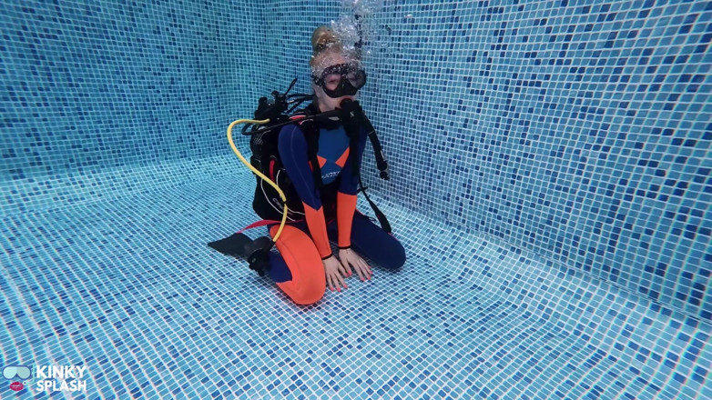 UKCuteGirl Lucy Lauren: Scuba retraite dag 2 - geheime poesjesvibe tijdens de les
