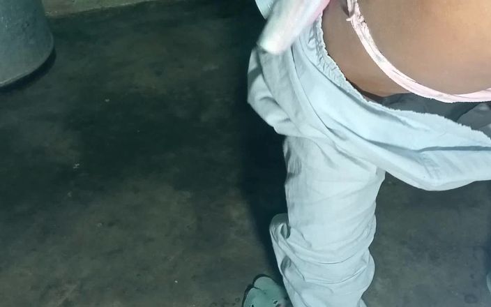 Pooja Sexy: Tette enormi culo grosso india svestita da Devar e scopa