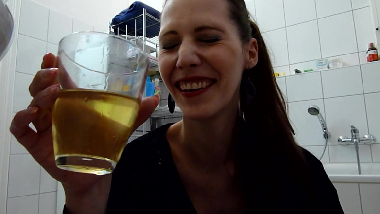 Viktoria Goo: Viktoria Goo - German girls are nasty pissdrinkers!