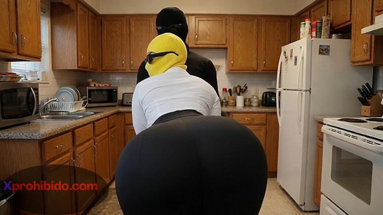 Xprohibidox1: Petite Big Ass Girl Shaking It in the Bedroom