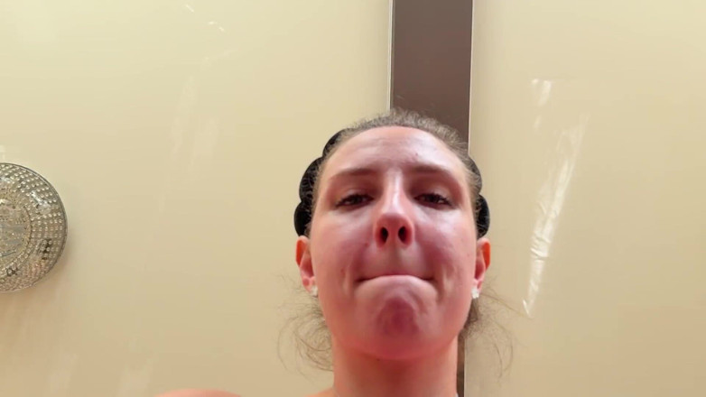 Hottie goddess: Aromatické plivá povodeň, prosíte o více POV