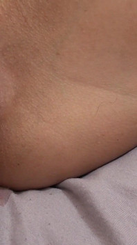 115 - 01 babe neukt voor creampie
