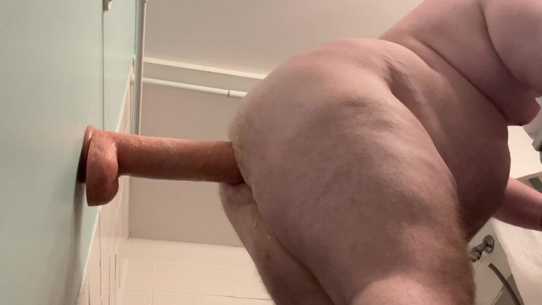 Charlieboy69: Rek mijn kont uit met een enorme dildo