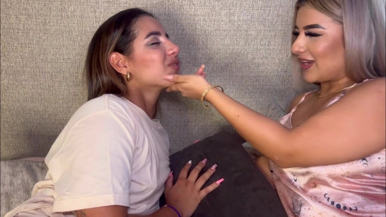 Naty Delgado: Mi Hermanastra Entra a Mi Habitacion Mientras Mis Padres No...