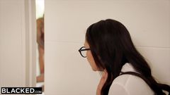 Blacked: Blacked, chytil jsem svou nevlastní sestru se dvěma černochy