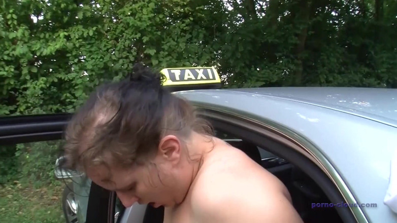 Porno Cloud: Taxi milf with helping hands.