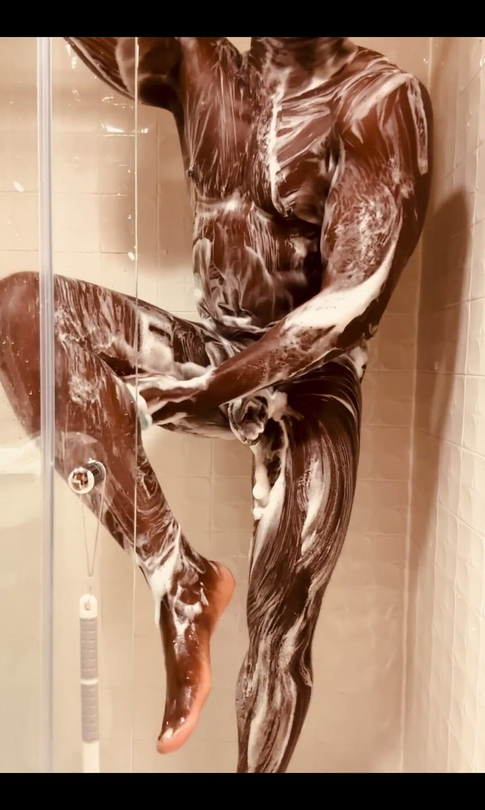 Afro Black XXX: Chodź do mnie pod prysznicem