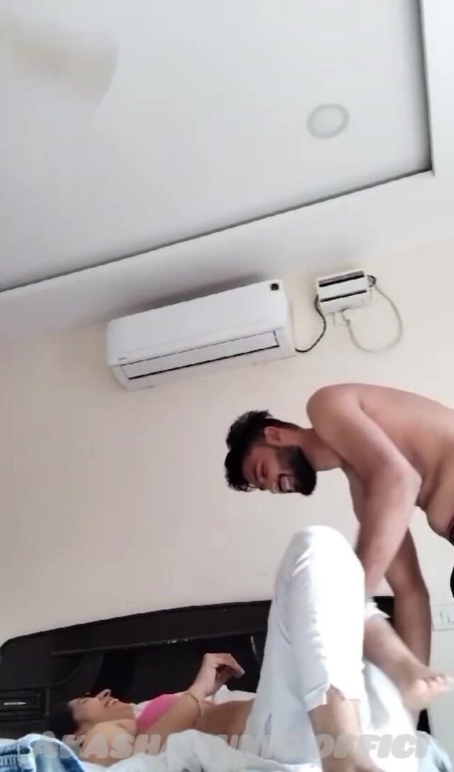 Akashamunir: Sexy pákistánská nevlastní sestra tvrdě šuká v hotelovém pokoji s nevlastním...