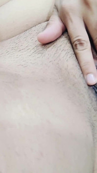 Une bhabhi indienne s’embrasse le cul en twerkant, masturbation, chatte rose