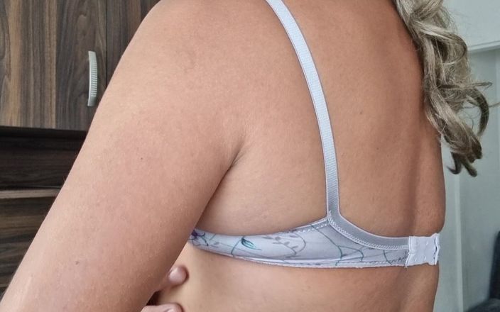 Only bras: Seksi vs saten sutyen, mermi göğüsleri, sivri göğüsler, göğüsleri okşuyor