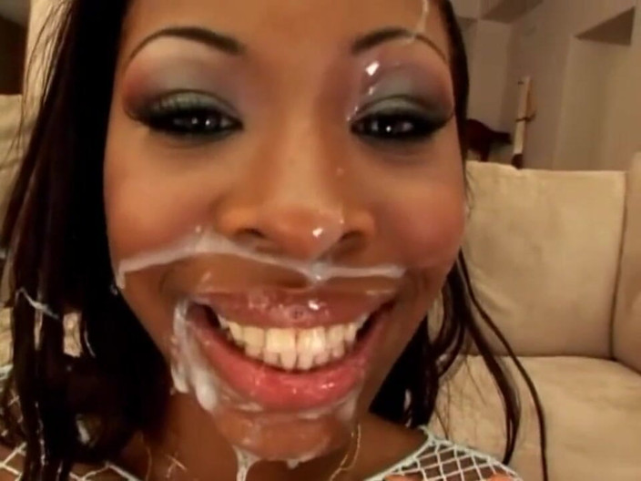 Black Sinner: Một con cu to trắng cho cái mông đen hư hỏng