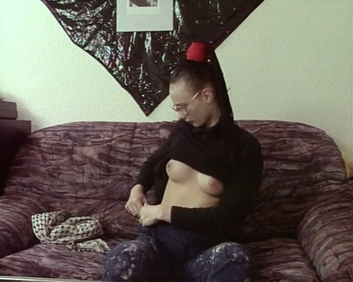 YOUR FIRST PORN: 性感的娜塔莎穿着靴子和乳胶