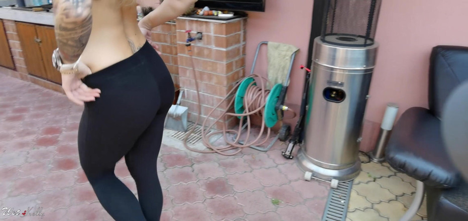 Wet Kelly: Smoking Cigarrete While Strocking and Sucking a Cock