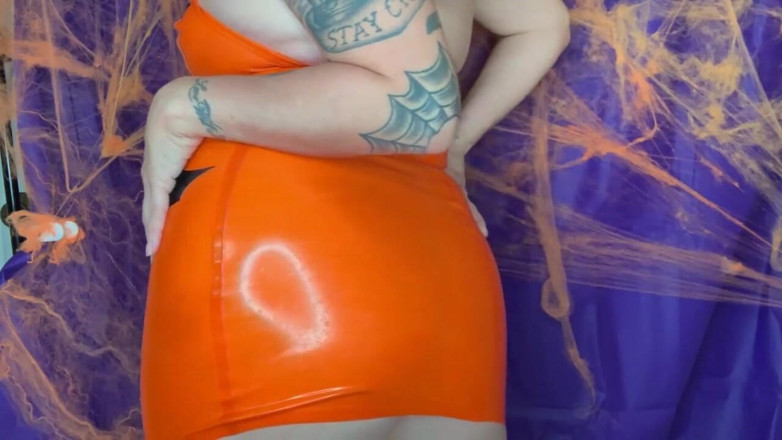 Deanna deadly: ラテックスハロウィンいじめ