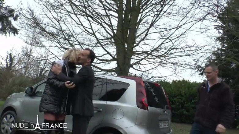 Nude in France: Acest soț își fute soția și ea este analizată dur și penetrată dublu înainte...