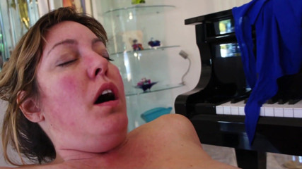 Lesbian Illusion: Lesbische tätowierte schlampen beim scissoring