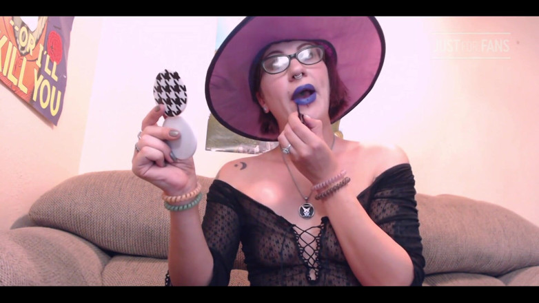 FondaDix: Bewitching Purple Lips