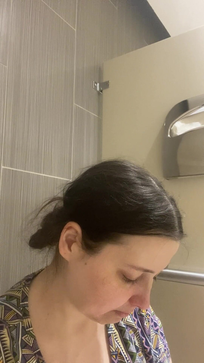 MissChrystalline: Orgasmus ve stánce v koupelně