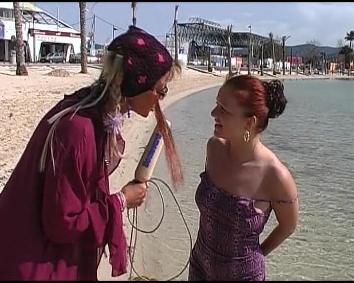 Deutsche Camgirls: Alman genç kız açık havada şovda amıyla oynuyor