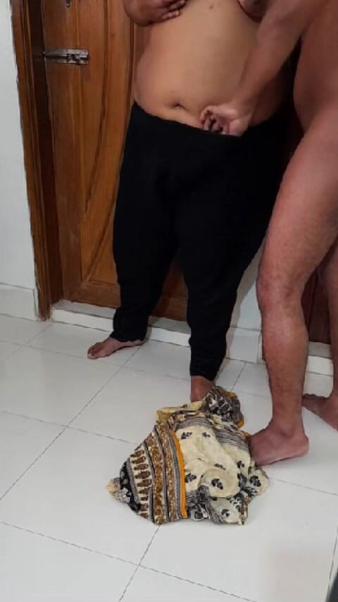 Aria Mia: Bị bắt gặp thủ dâm trong khách sạn