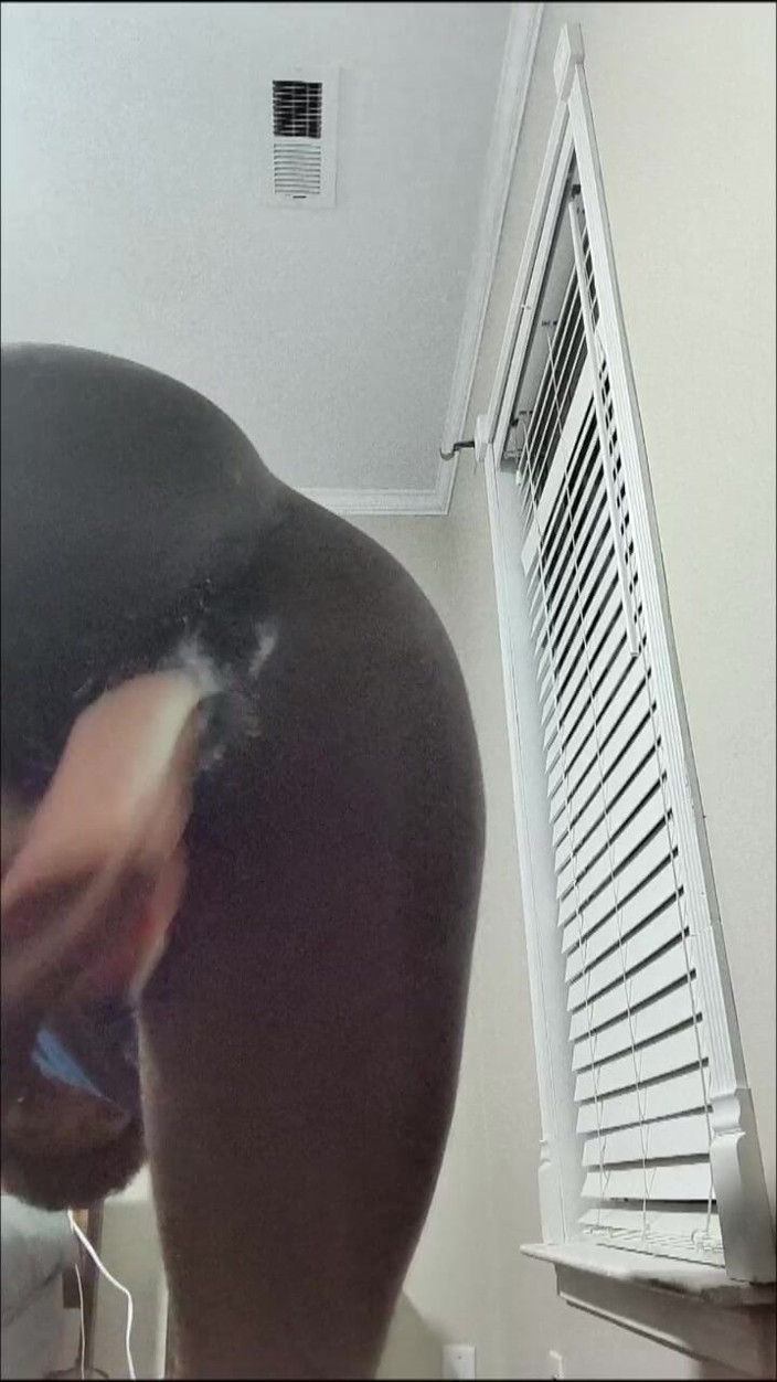 DaBlackFemboy: Femboy há hốc mồm xì hơi và bắn tinh trên...