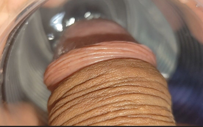 Straight Daddy Club: Ma bite fait éclater le gland dans la super eau froide.