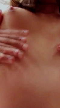Sexy massage tiener Michelle verleidt klant met een grote pik tijdens de sessie