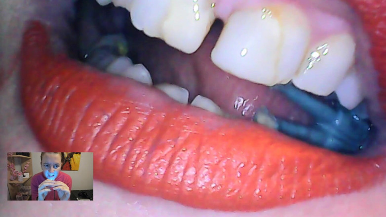 Nicoletta Embassi: Devour Teeth fetiş