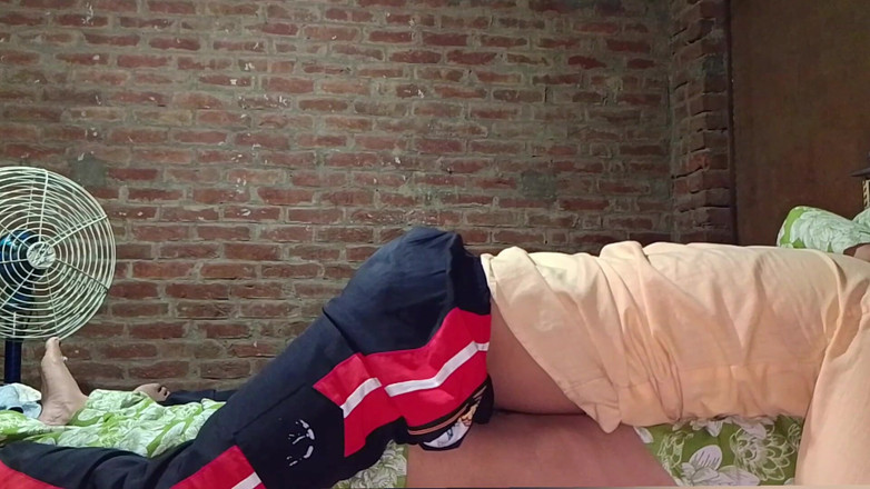 Priya_Sena_26: Video sex lãng mạn của anh kế Ấn Độ