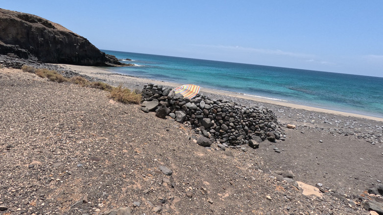 Emma Voyeur: Він побачив оголену дівчину на пляжі і почав