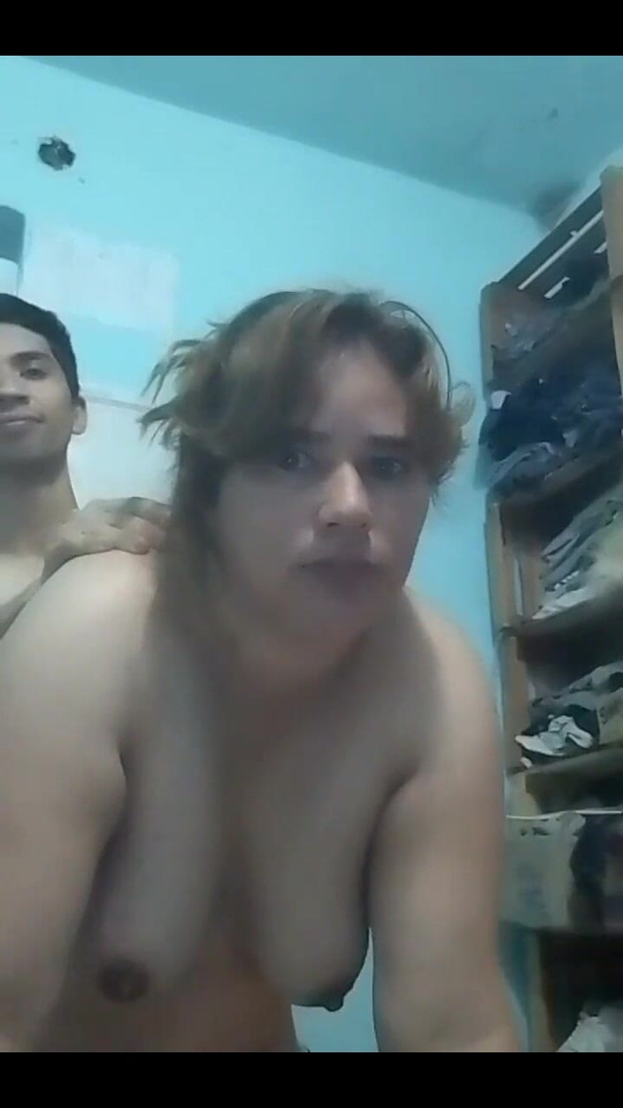 Fitcure1: Na webcam eu toco nos peitos dela e a coloco...