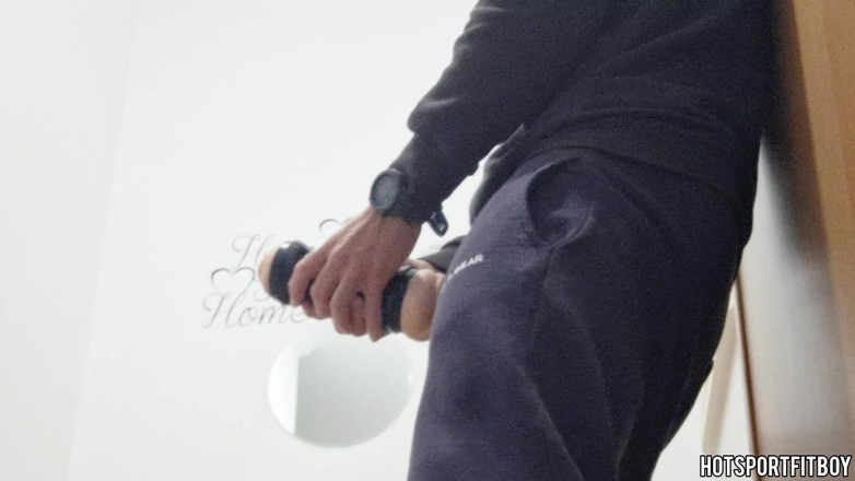 Hotsportfitboy: Am găsit Fleshlight prietenului și mască - pulă mare și dură futând amatoare...