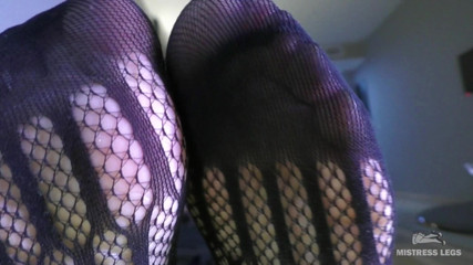 Mistress Legs: ขยับนิ้วเท้าในบอดี้สูทตาข่ายสีดำ