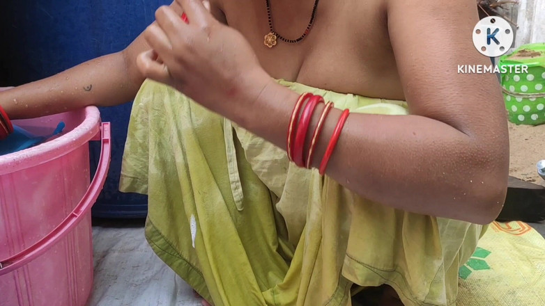 Anita yadav: Lízání vody